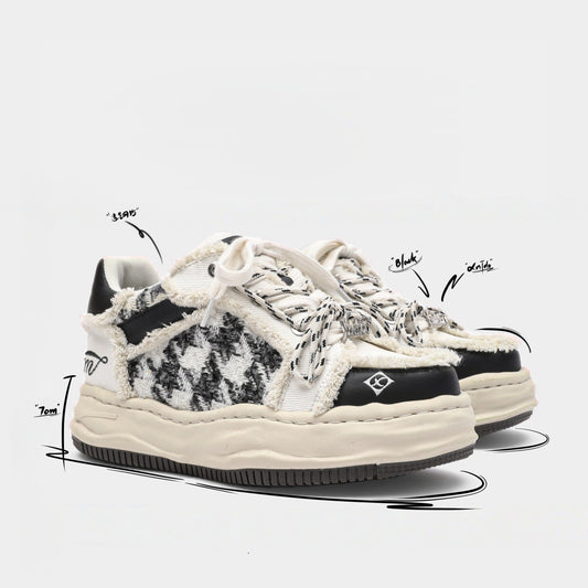 Invisible Height-Increasing Thick-Soled Clover Embroidery Casual Sneakers