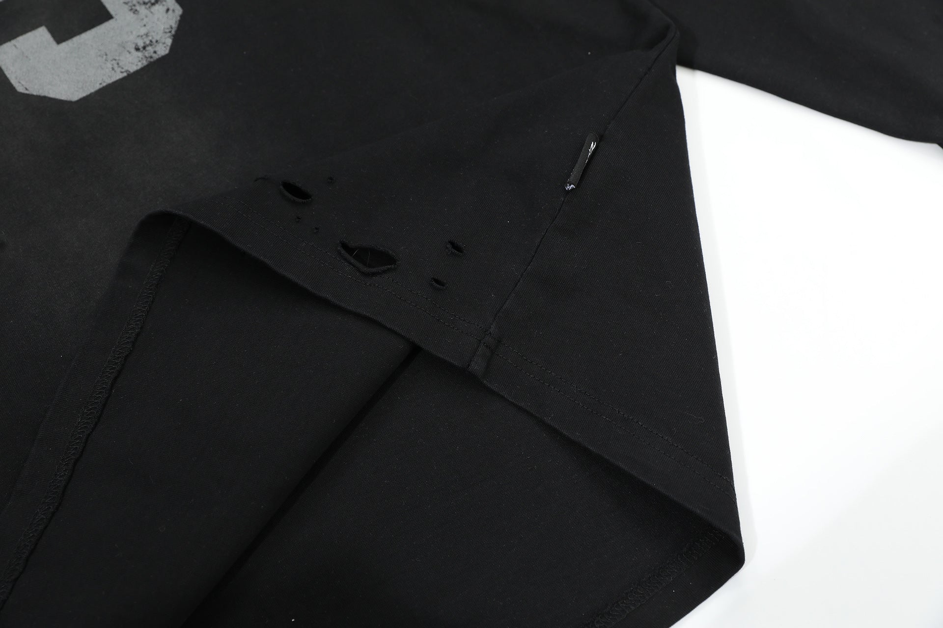 Eon Modish 2025 Spring New Arrival: American Retro Street Style Loose-fitting Distressed Long-Sleeve T-Shirt (Real Shot) 137