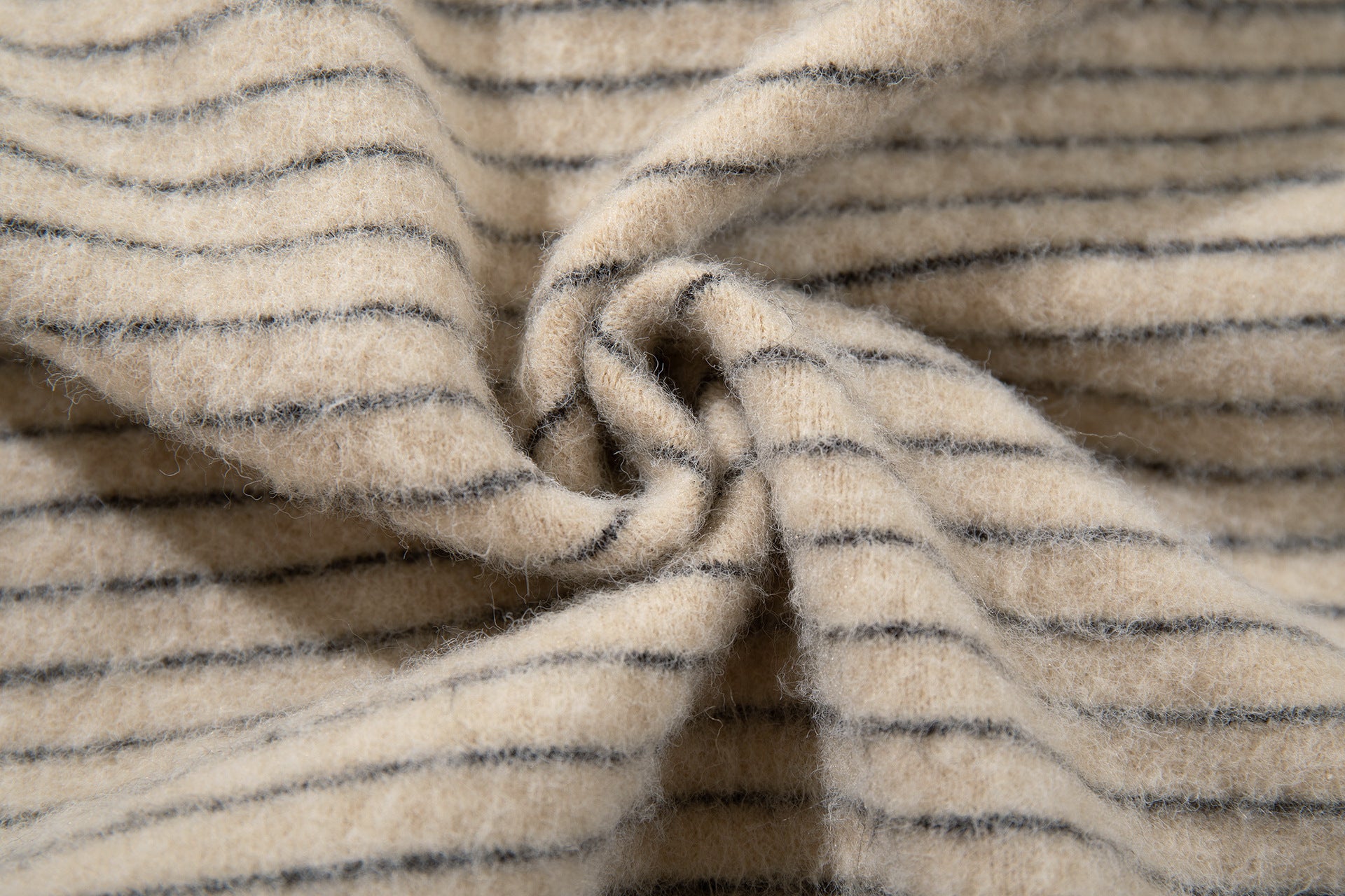 New American Retro Minimalist Versatile Striped Hooded Sweatshirt with Fur Collar Jacket 180