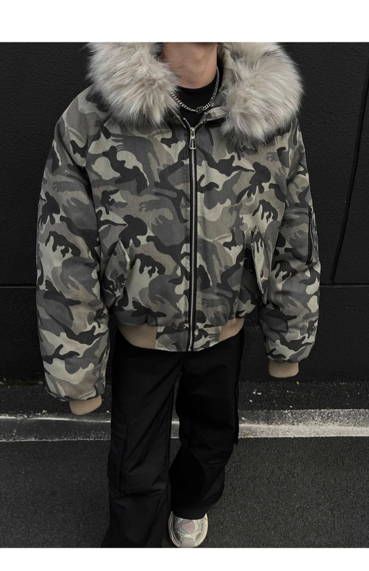 Men's winter thickened high-street bomber American-style flight quilted jacket with large fur collar. 133