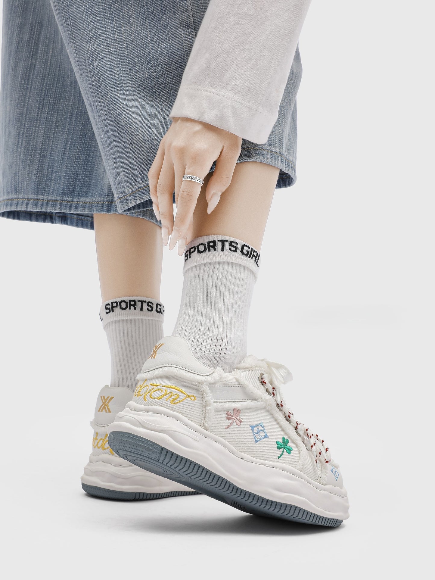 Invisible Height-Increasing Thick-Soled Clover Embroidery Casual Sneakers