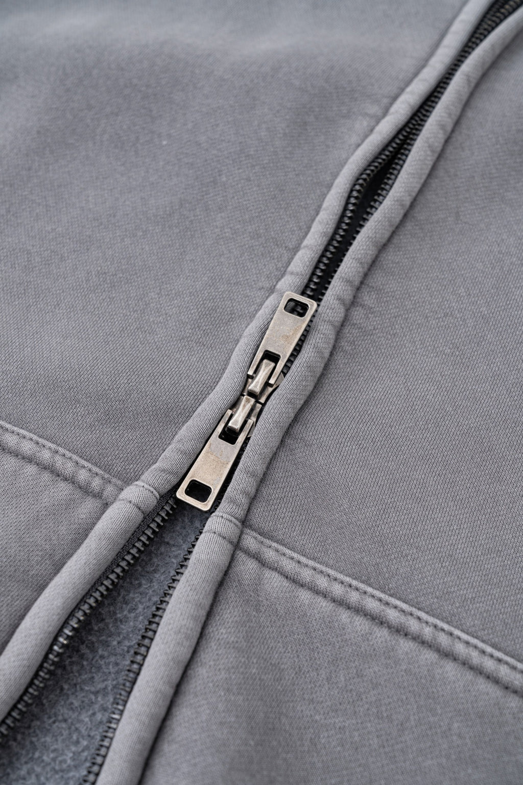 European and American high street style double-zip fleece-lined hooded sweatshirt with three-dimensional tailoring and thickened cardigan/jacket. 145