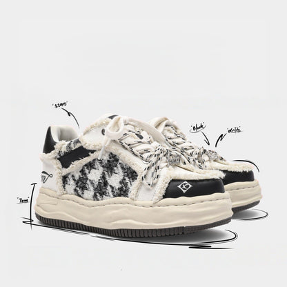 Invisible Height-Increasing Thick-Soled Clover Embroidery Casual Sneakers